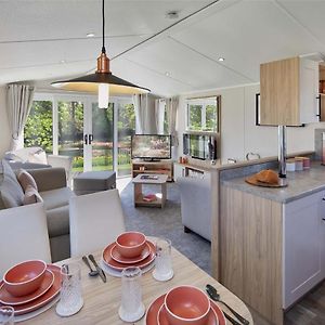 Pet friendly Gold Caravan 2 Bed